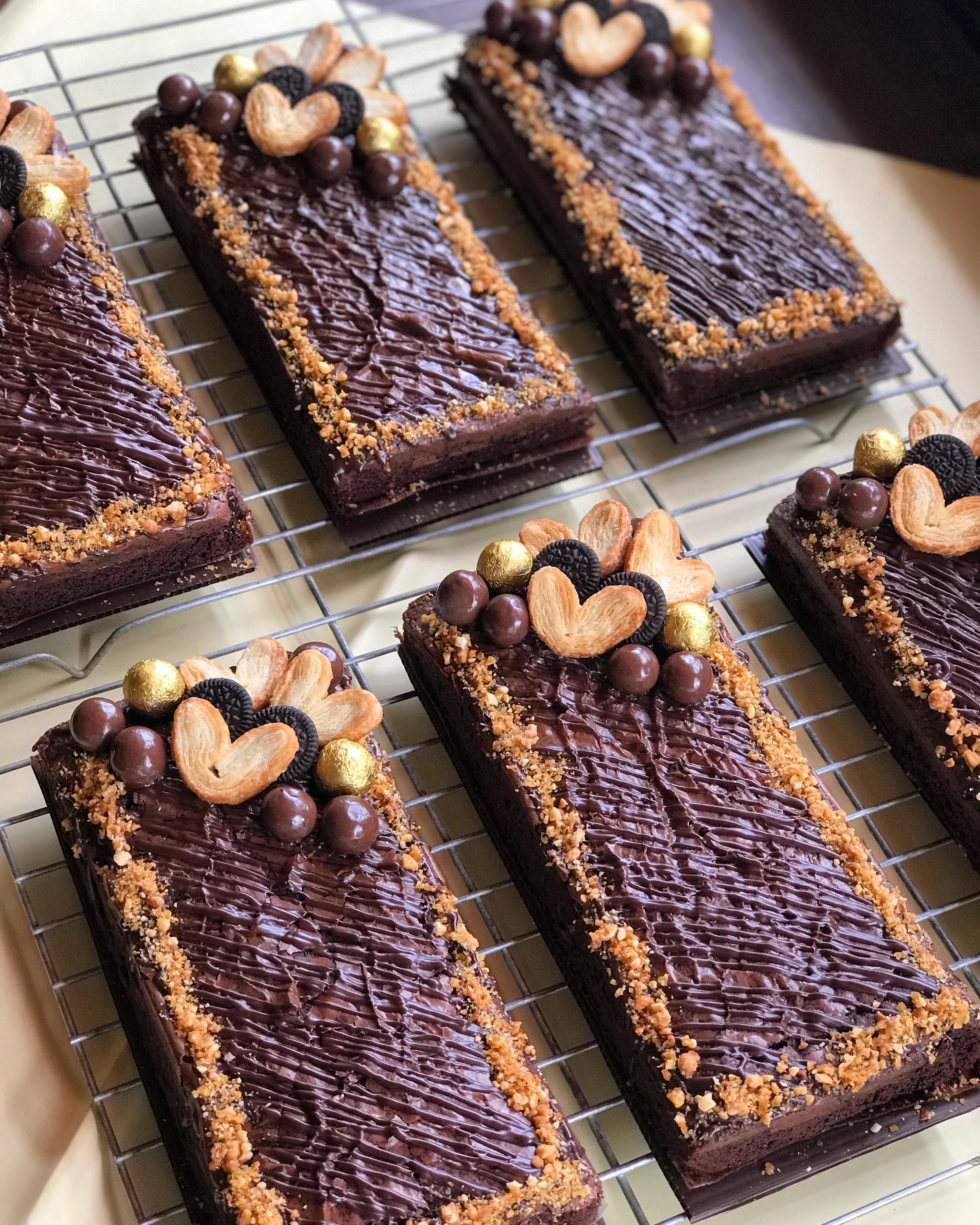 Brownies Hias Custom (22x10)