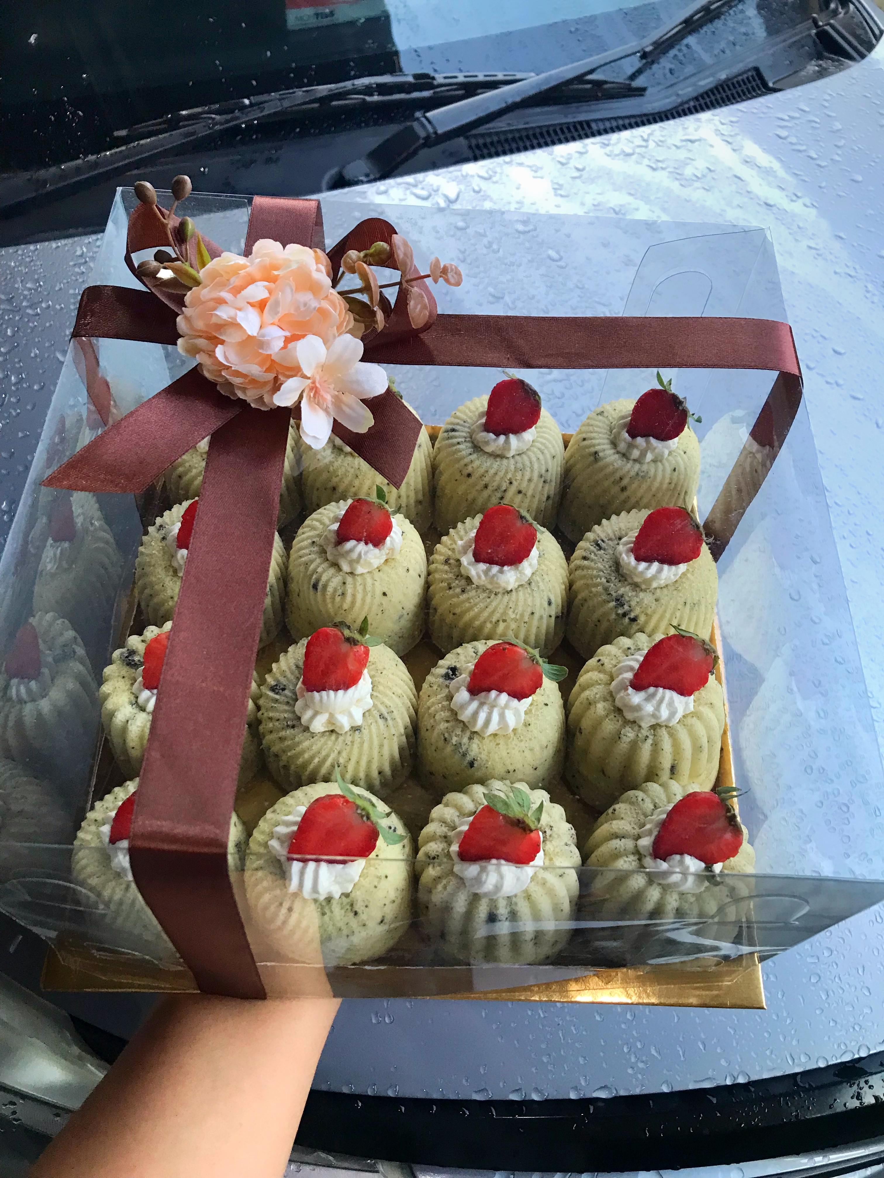 Cake potong oreo strawberry